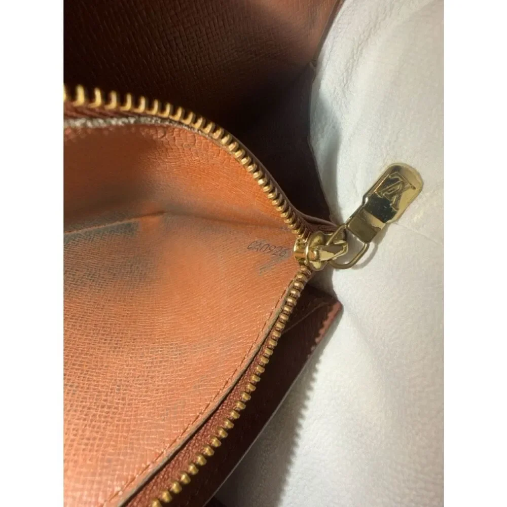 Authentic Louis Vuitton Brown Sarah Long Wallet.
